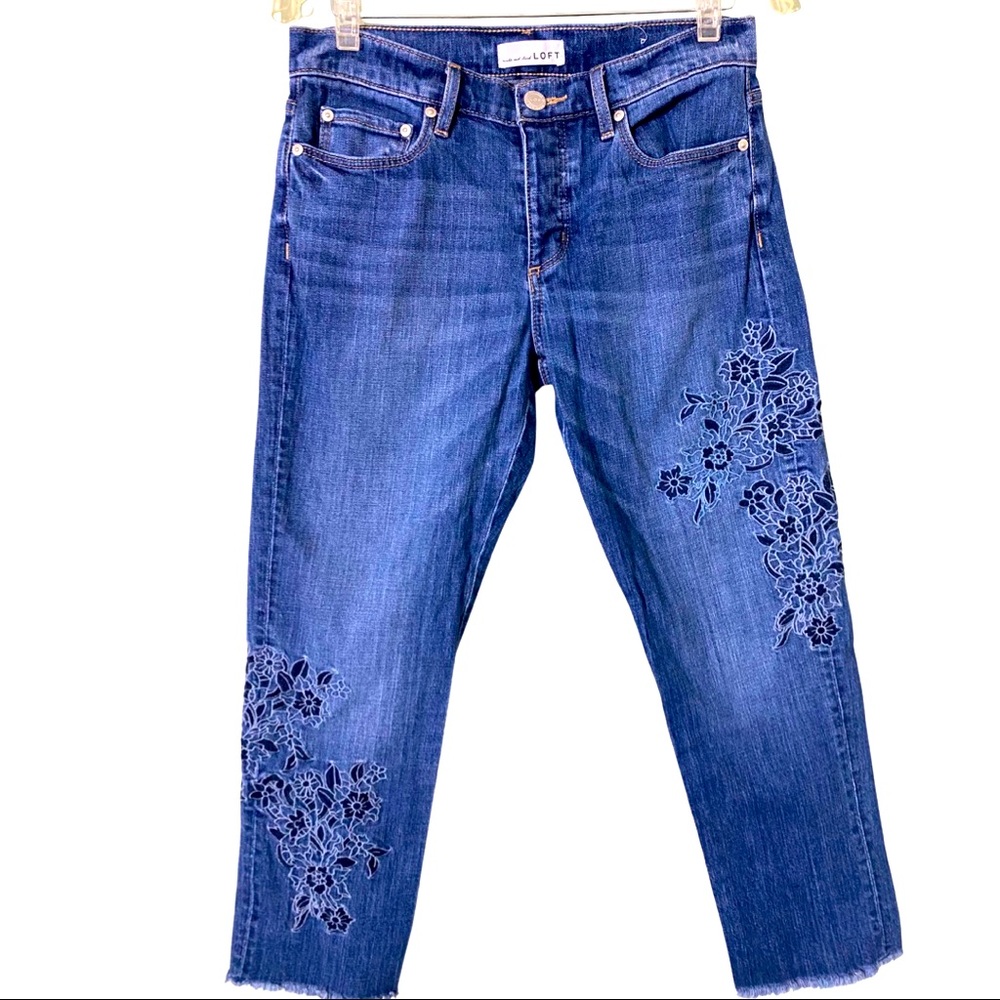 NWOT LOFT FLORAL EMBROIDERED CROPPED & FRAYED BUTTON FLY JEAN SIZE 26 P/4